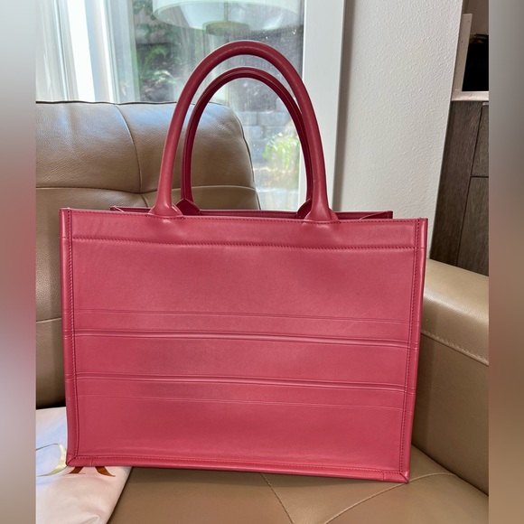 Dior Medium Embossed book tote - Picture 5 of 17